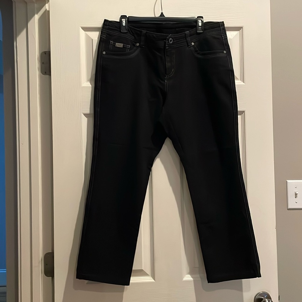 New pair of kuhl pants. 14 short. Worn once. Great for all seasons.